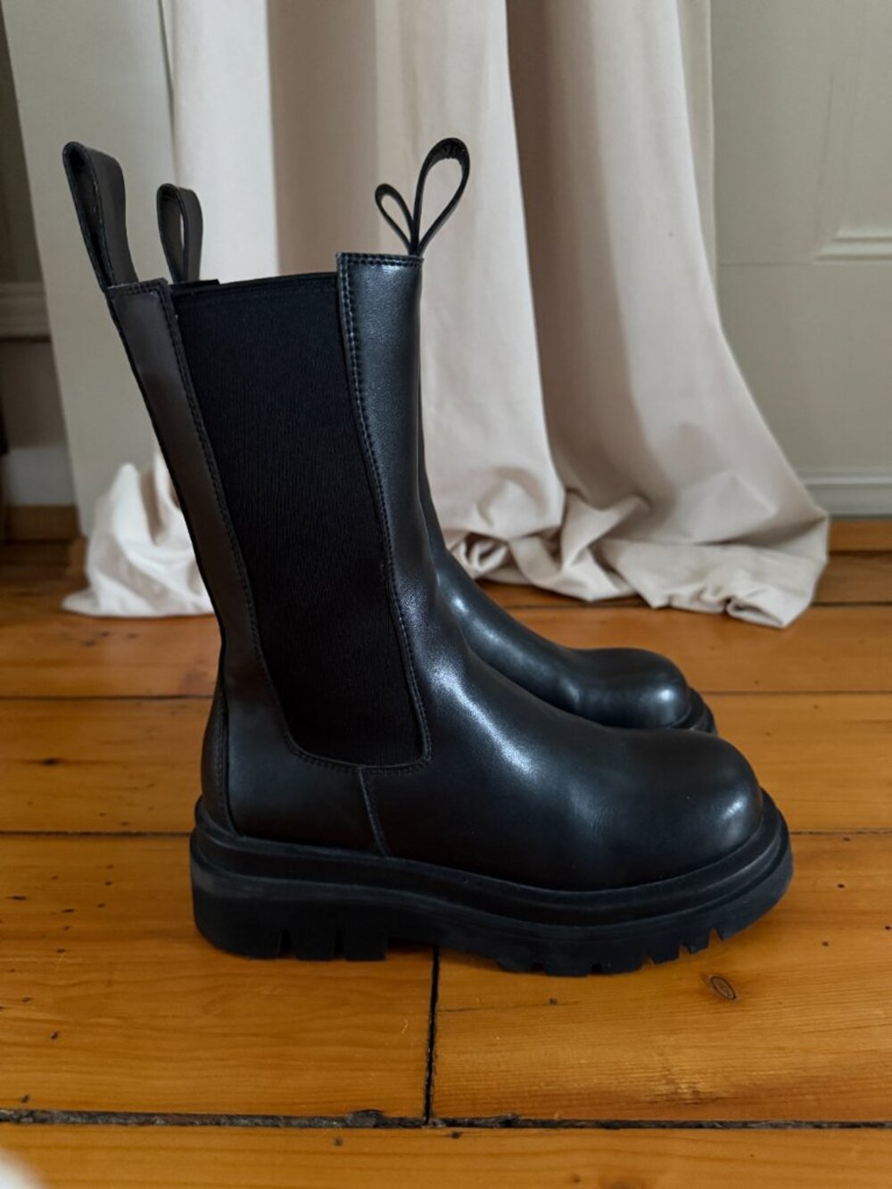 Charles & Keith Black Chunky Chelsea Boots Lug Sole Platform Size 7 / 7.5